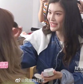 <strong>美妆博主何穗教你5步打造欧美御姐</strong>